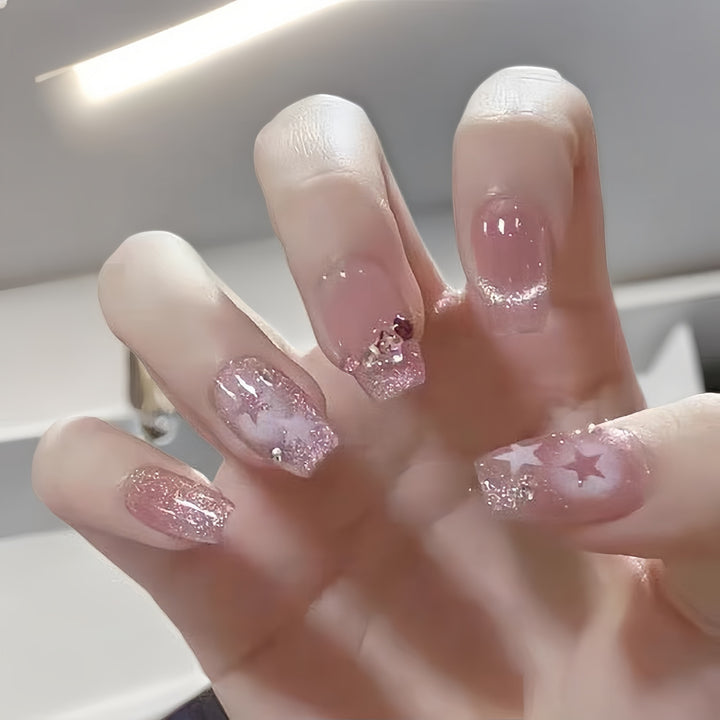 Glamorous artificial nails with delicate flower and glitter effects Kalsten