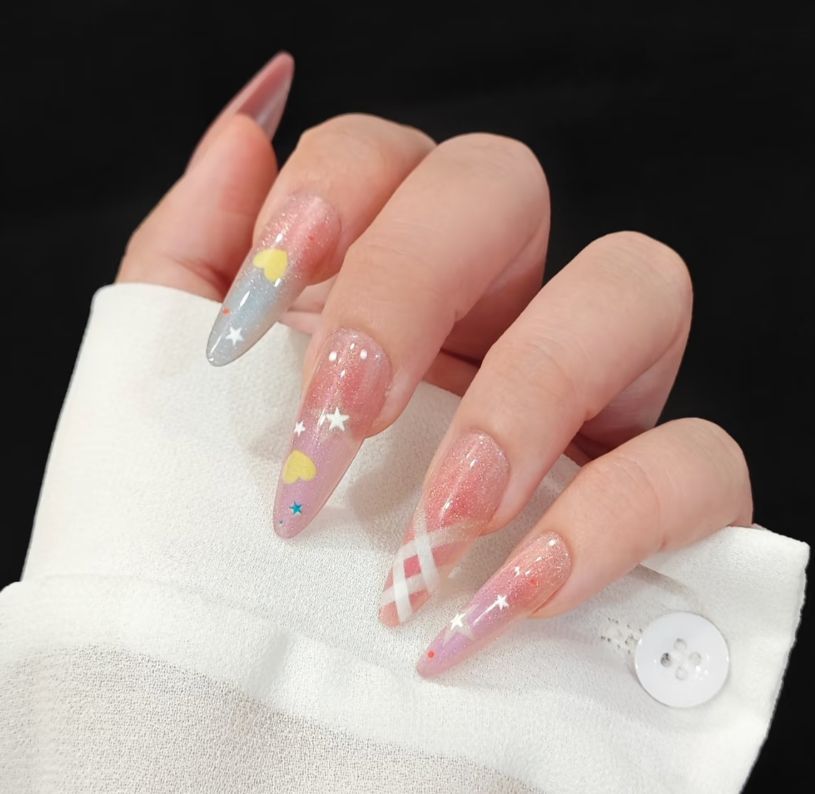 Playful art nails with shimmering designs and 3D applications Kalsten