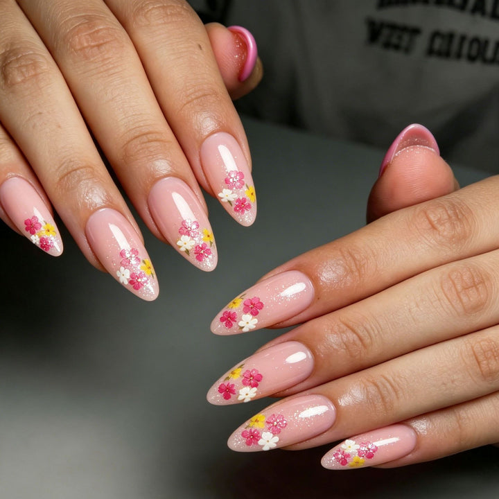 Artificial nails with floral accents Kalsten