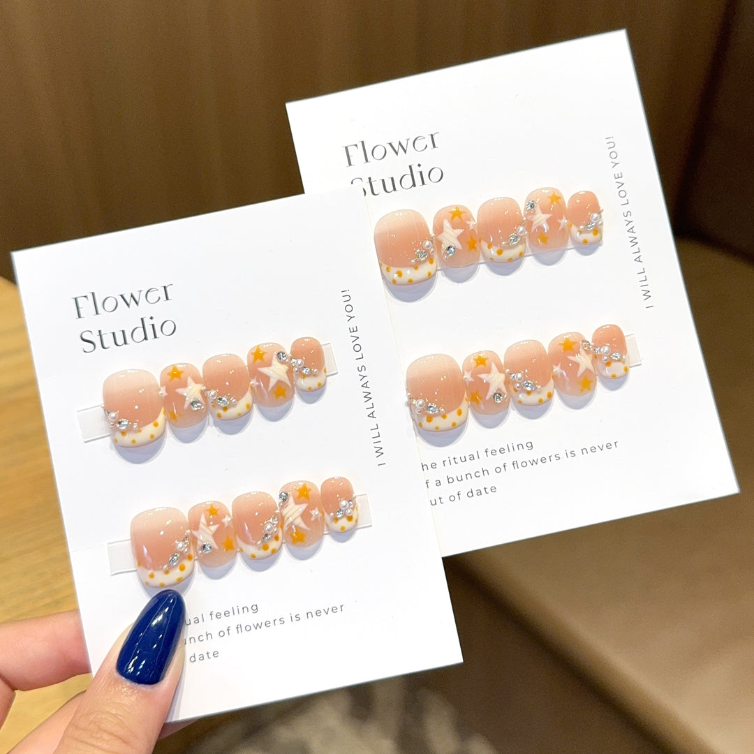 Artificial Nails in Elegant Flower Design Kalsten