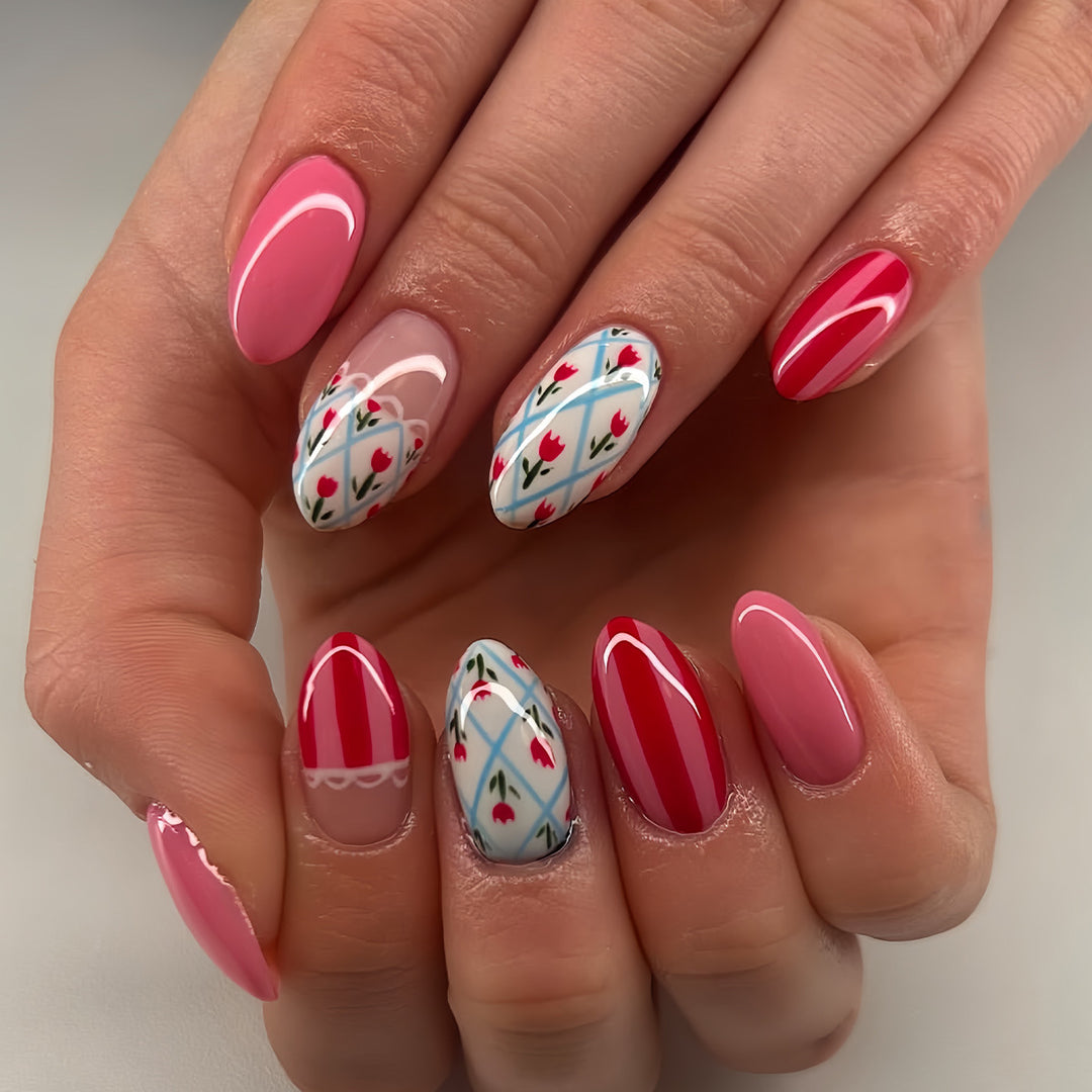 Artistic Floral Patterned Press-On Nail Art Set Kalsten