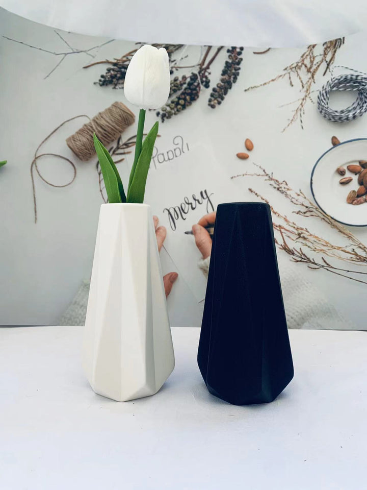 Modern Geometric Decorative Sculpture Kalsten