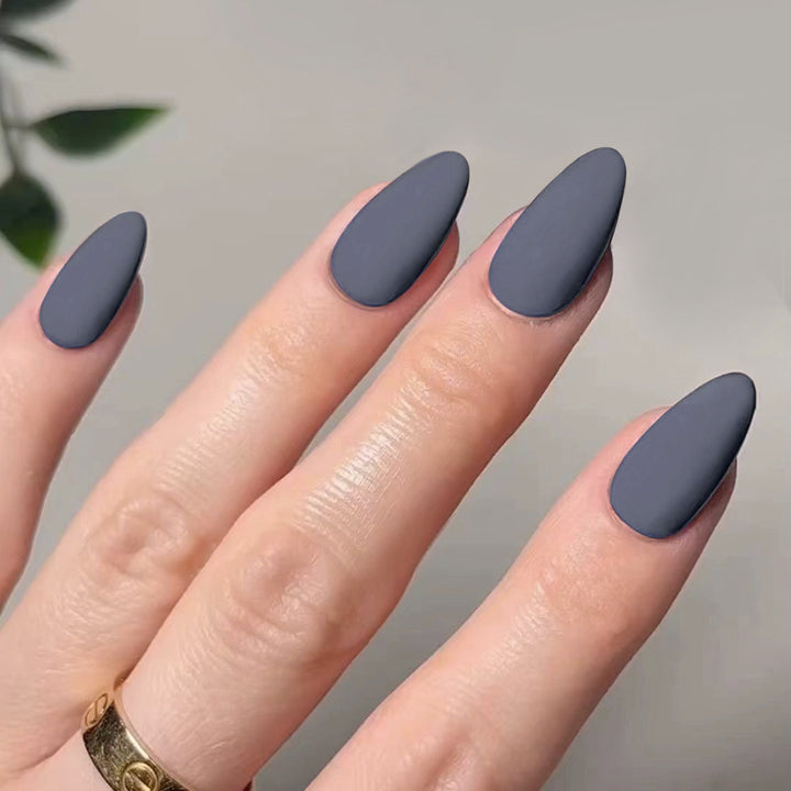 Artful stiletto nails in matte design Kalsten