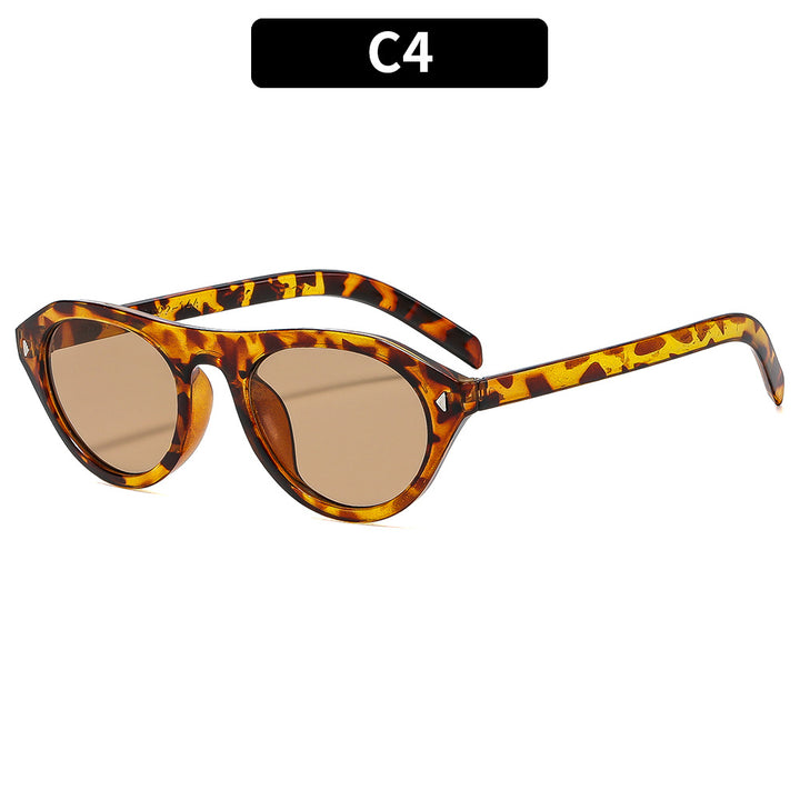Fashionable Cat-Eye Sunglasses with Leopard Print Design