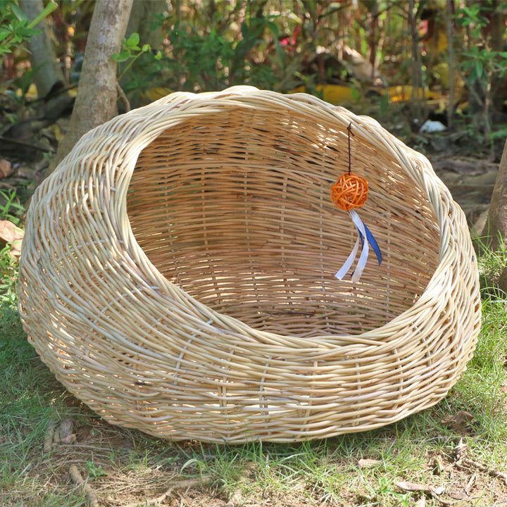 Cozy cat bed made of woven natural material Kalsten