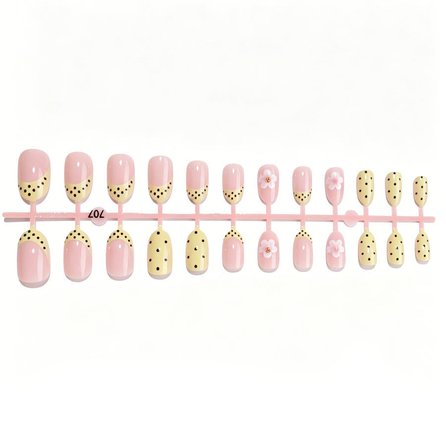 Artificial nail set with a cheerful floral design and elegant accents Kalsten