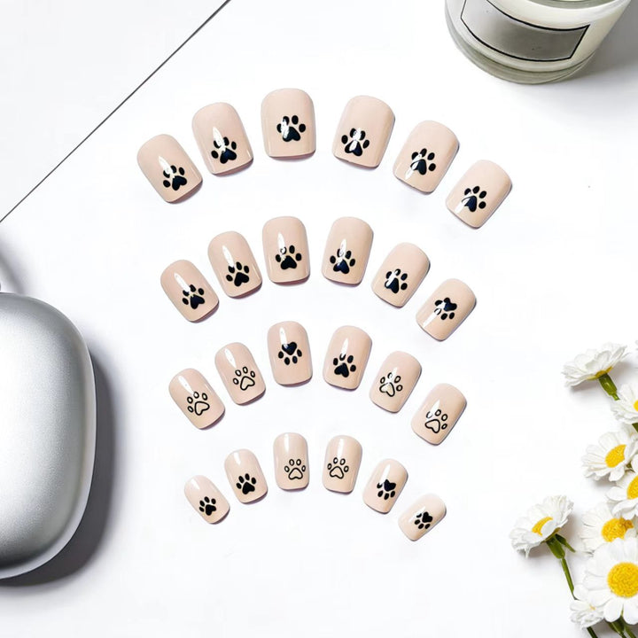 Fake nails with cute paw print design Kalsten