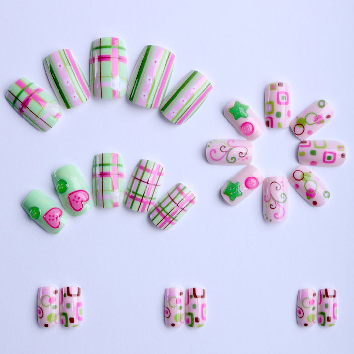 Artificial nails with playful geometric designs Kalsten