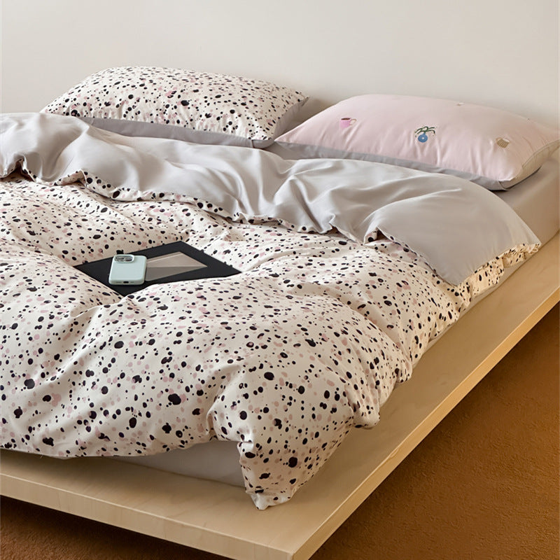 Bedding set made of cotton satin with double-sided stripe design