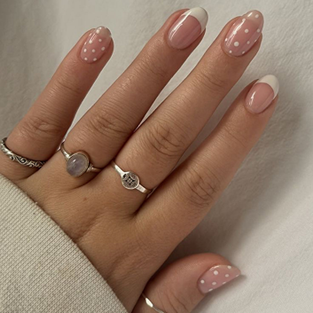 Glamorous stiletto nails with elegant star design Kalsten