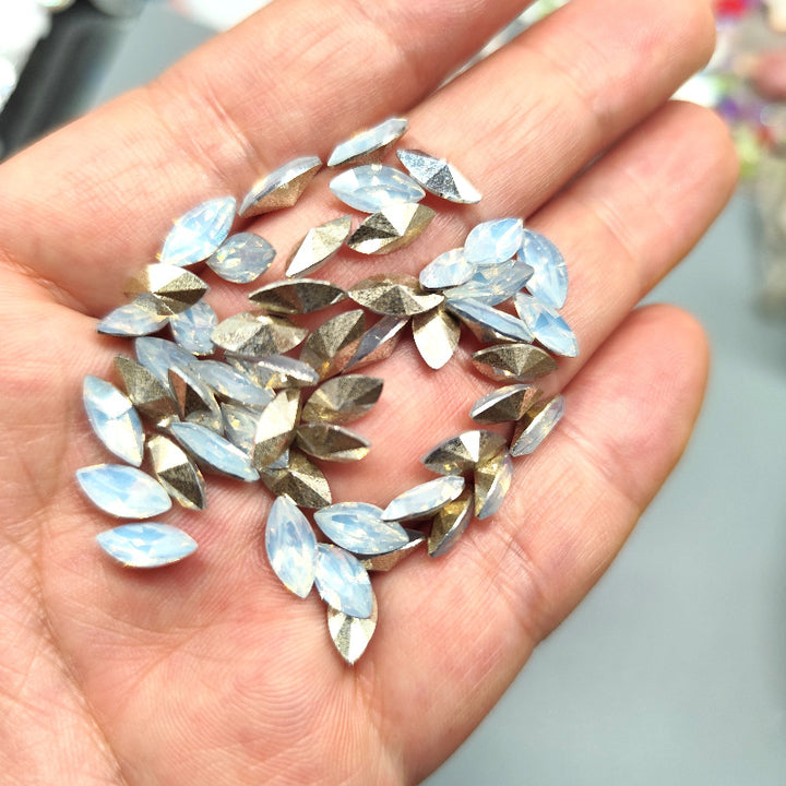 Glittering acrylic gemstones Kalsten