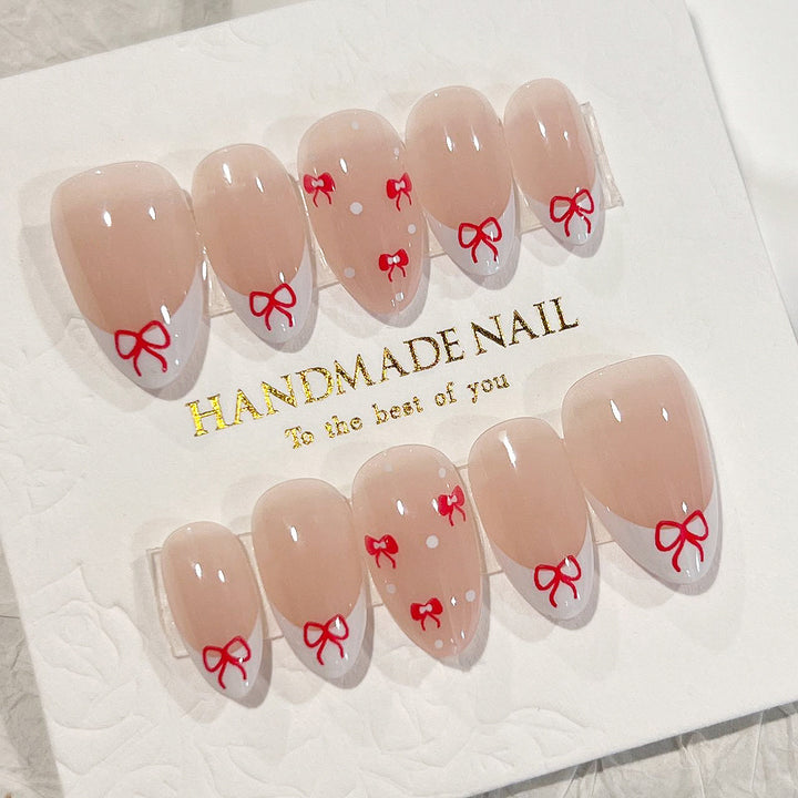 Artful nail extensions with an elegant leaf pattern Kalsten