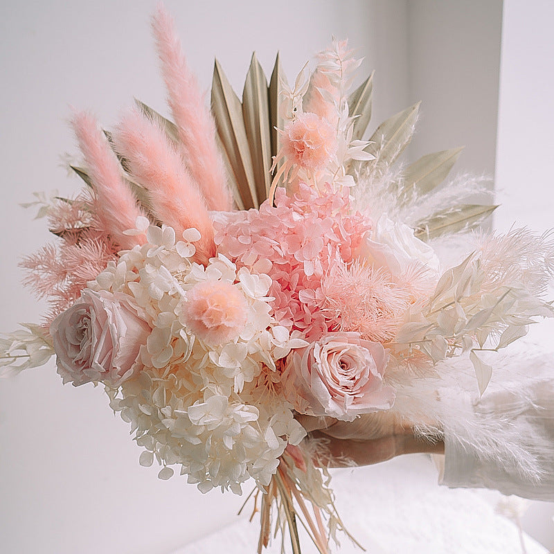 Elegant Dried Flower Bouquet Arrangement