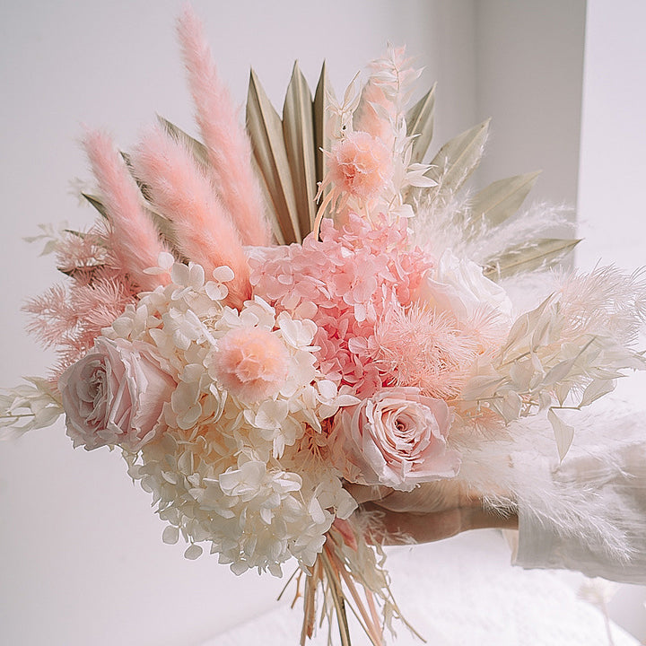 Elegant Dried Flower Bouquet Arrangement