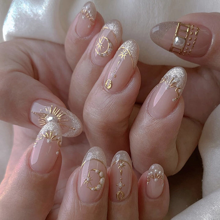 Glamorous nail art with fine gold accents Kalsten