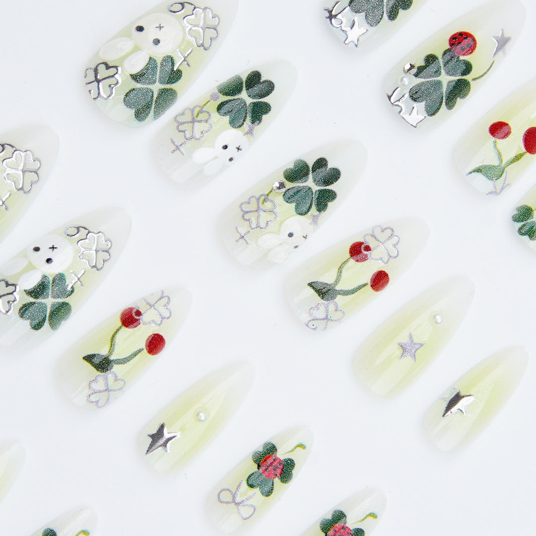 Playful artificial nails with plant motifs Kalsten