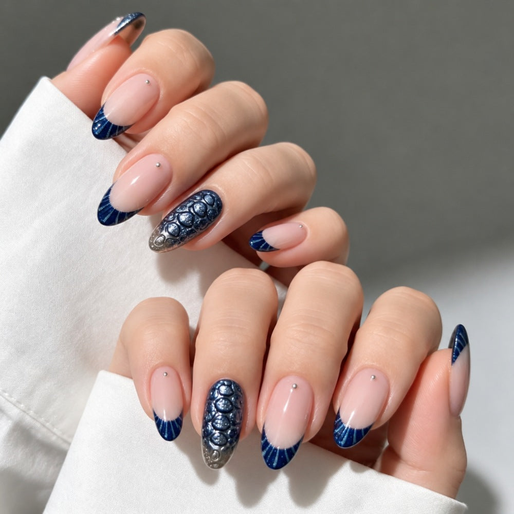 Artificial nails with elegant tip decoration and decorative accents Kalsten