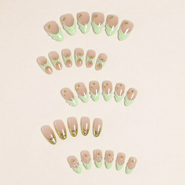Nail Art Set with Floral and Golden Accents Kalsten