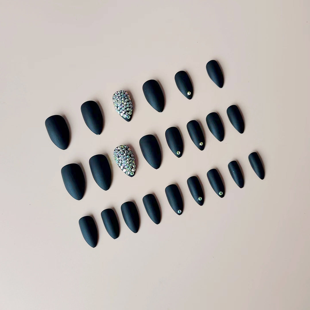 Artificial nail set with matte finish and sparkling accents Kalsten