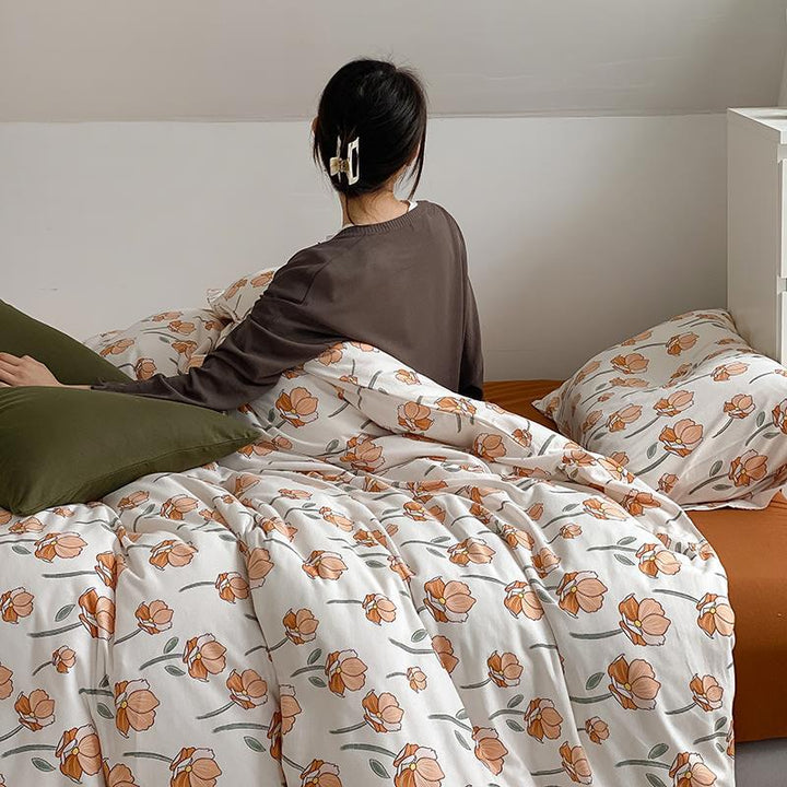 Cotton percale duvet cover and pillowcase set with fine watercolor flower print and hotel closure