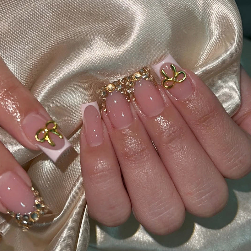 Artificial nail set with elegant gold embellishments Kalsten