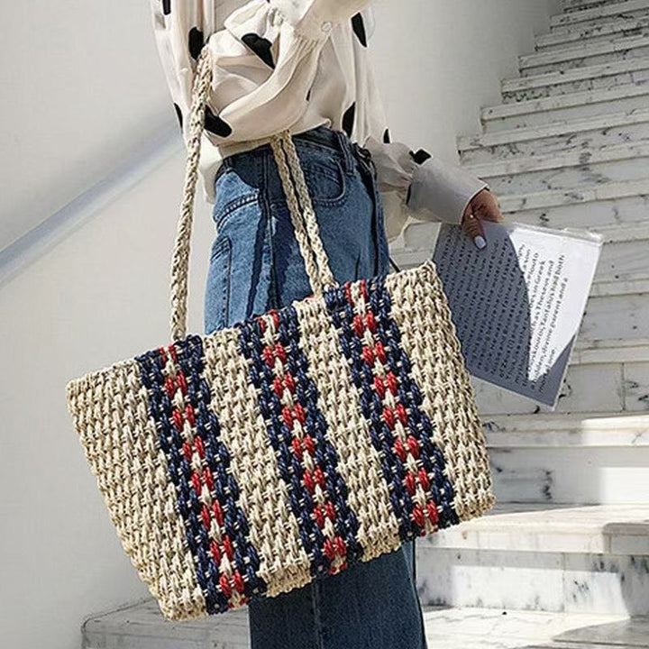 Tote bag made of naturally woven material with geometric pattern Kalsten