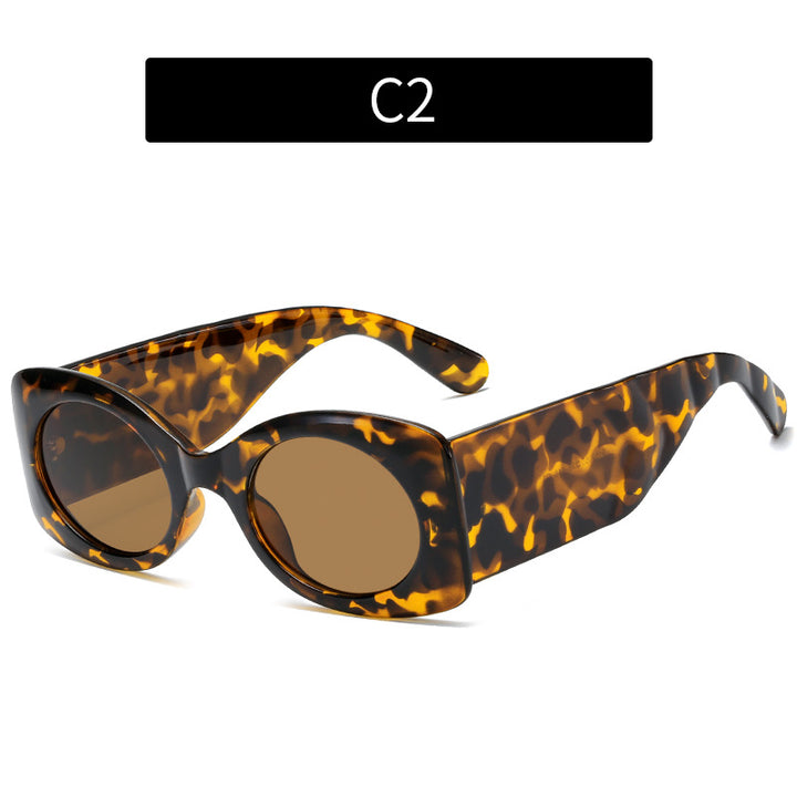 Elegant Retro-Inspired Square Sunglasses