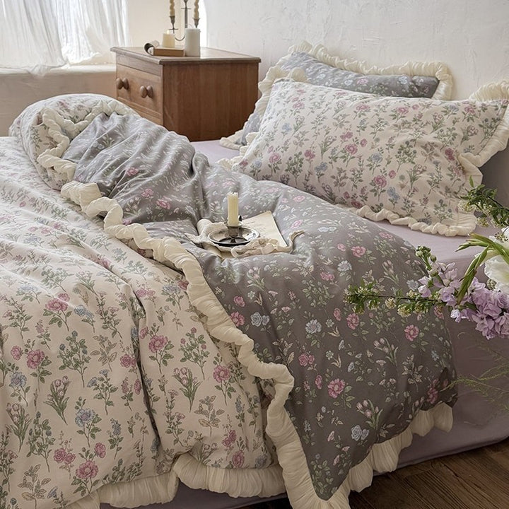 Reversible quilt in vintage botanical design with ruffle and matching pillowcases