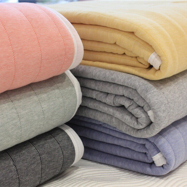 Quilted all-season duvet made of cotton blend fabric with fine cord texture