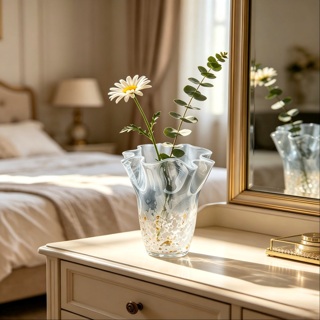 Elegant Glass Vase with Artistic Wave Design Kalsten