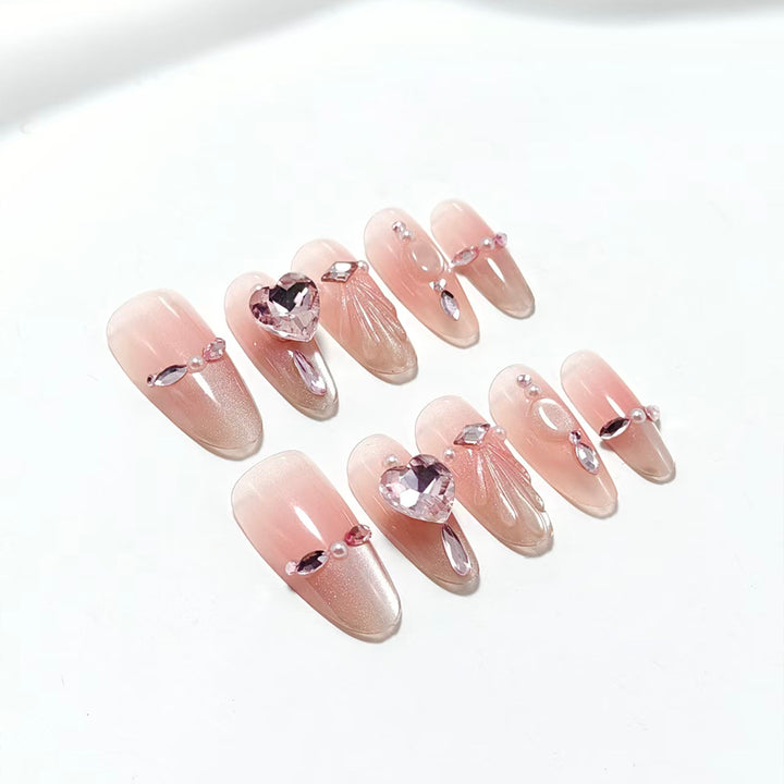Artificial nails with sparkling heart and rhinestone accents Kalsten