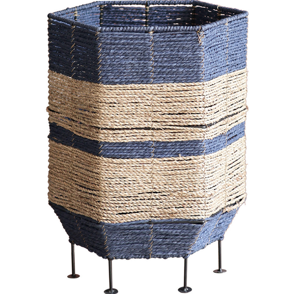 Decorative laundry basket with metal legs Kalsten