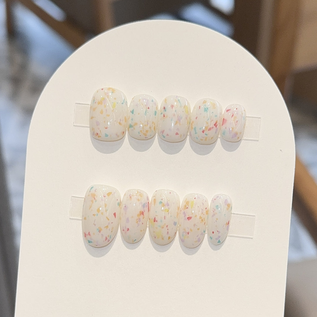 Artificial nails with cheerful sparkle design Kalsten