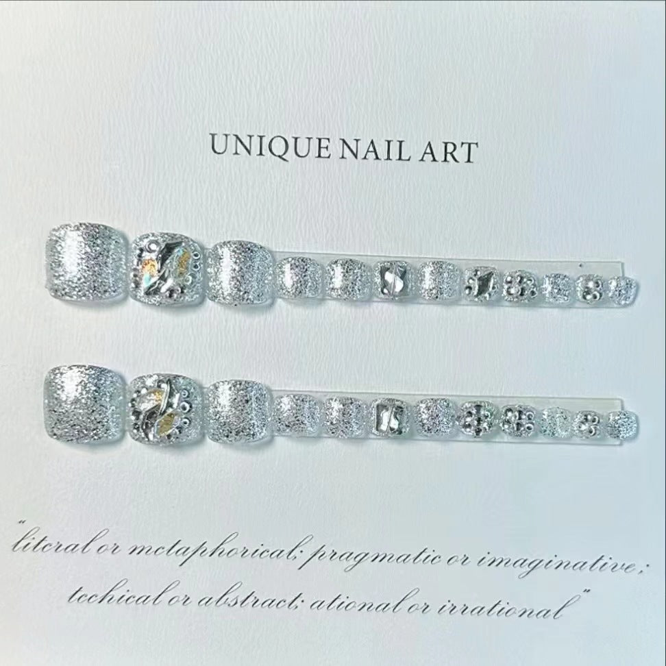 Glamorous Crystal-Embellished Nail Art Kalsten