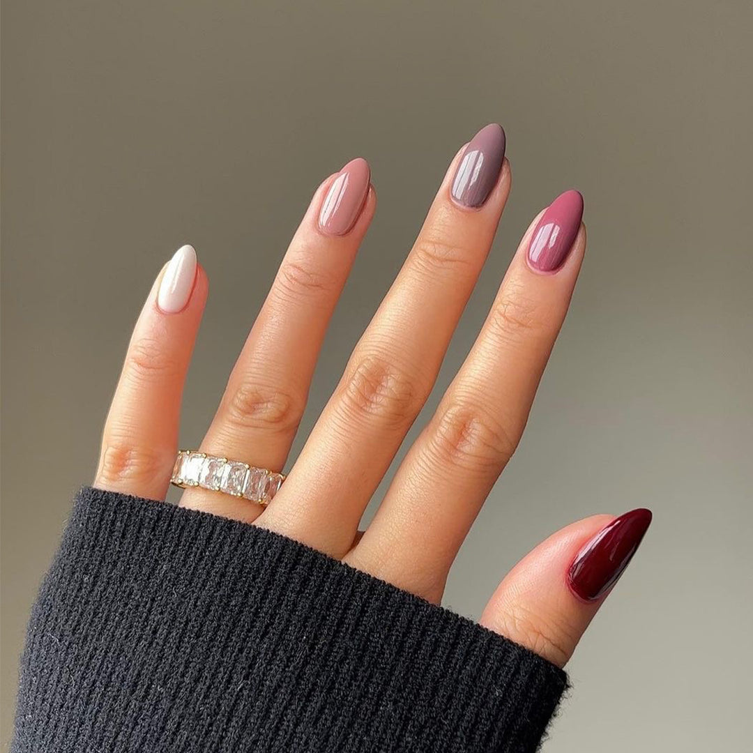 Artful nail extensions with an elegant leaf pattern Kalsten