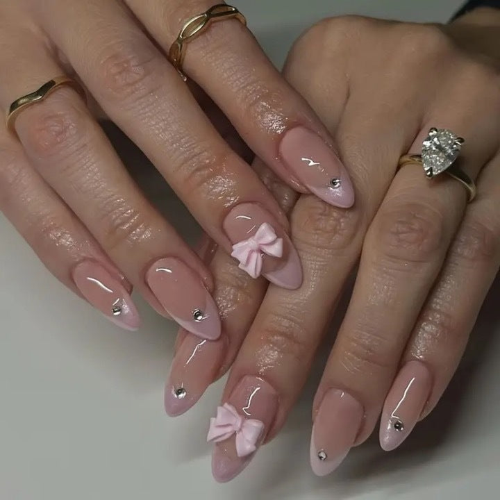 Glamorous nail art with bow detail Kalsten