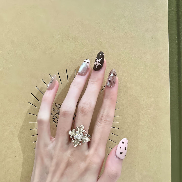 Artificial Nails in Elegant Flower Design Kalsten