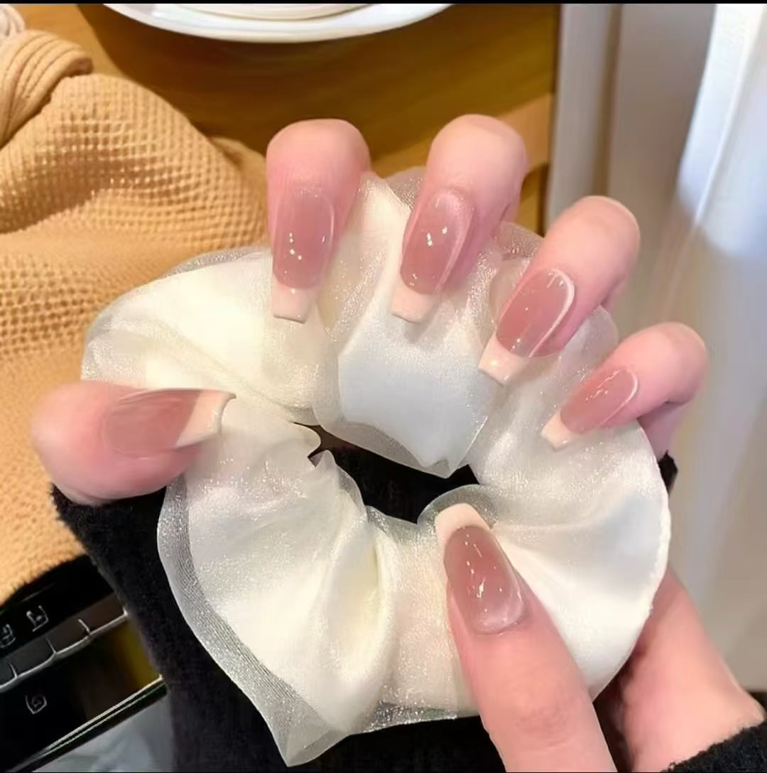 Artificial nails with elegant French tip design Kalsten
