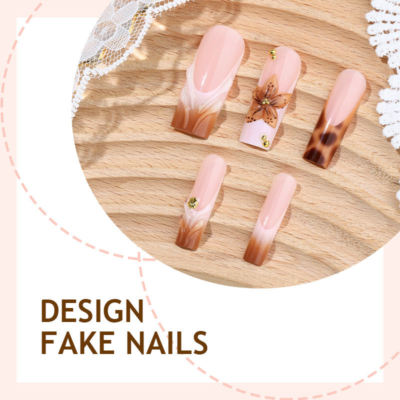 Creative nail art set with floral accents and ombre effect Kalsten