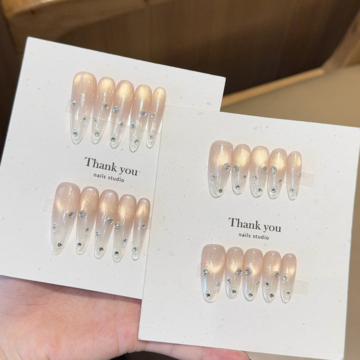 Artificial nails with shimmering accents and elegant rhinestone details Kalsten