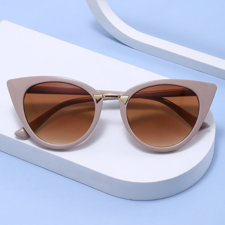 Ladies Cat-Eye Sunglasses with Elegant Golden Detail Kalsten