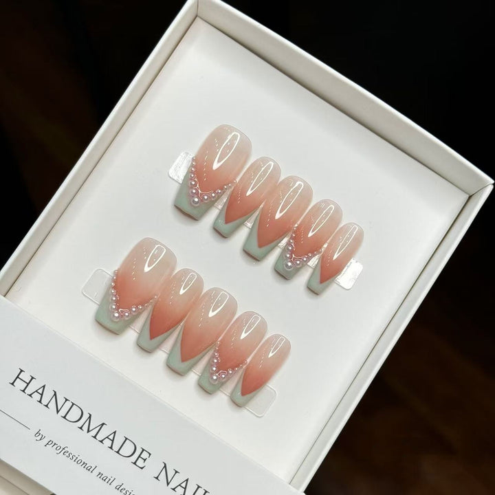 Artistic Press-On Nail Art Set with Elegant Ombre and Pearl Accents