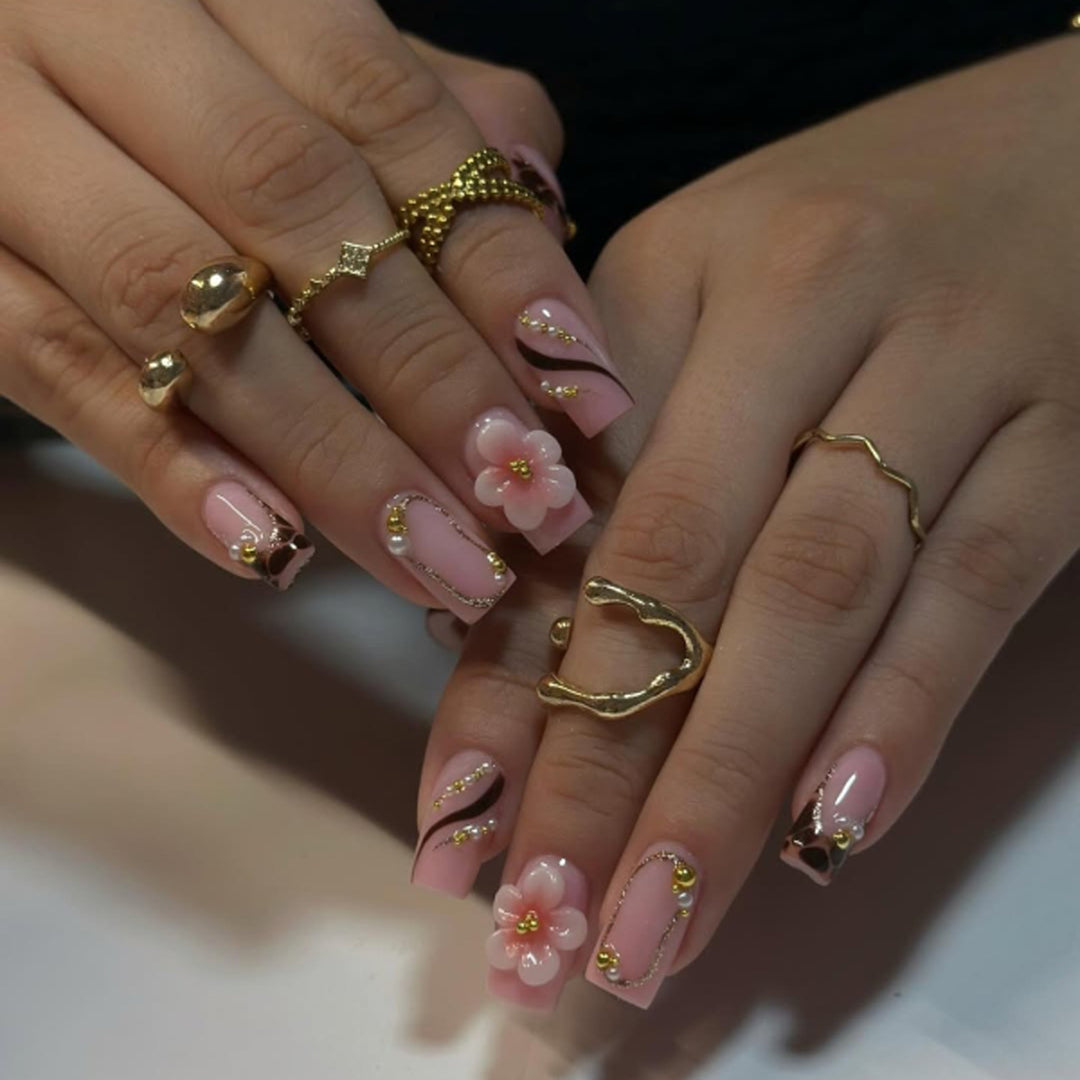 Artful stiletto nails with glitter accents Kalsten