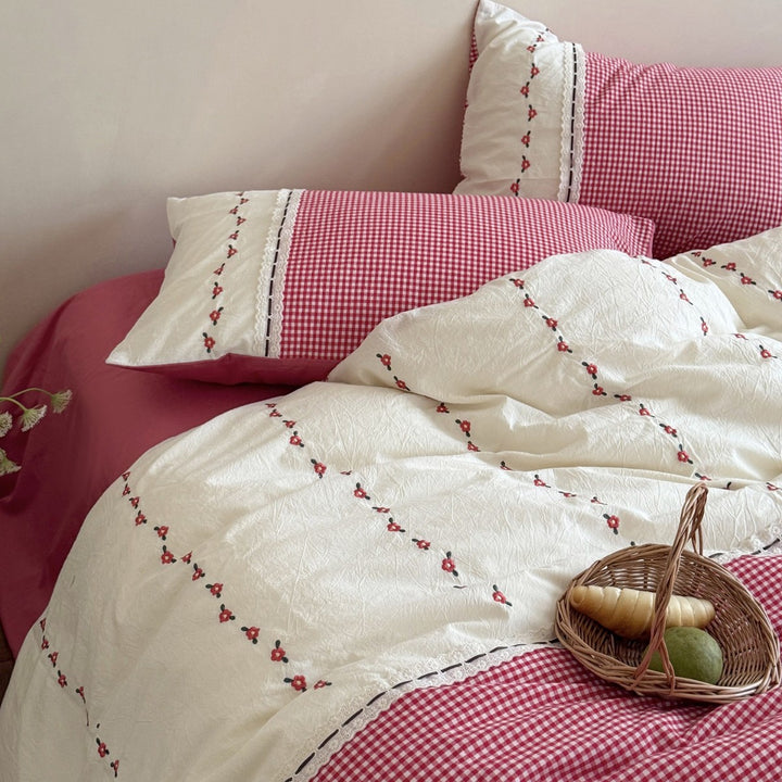 Bedding set made of cotton muslin with Vichy check and embroidered border
