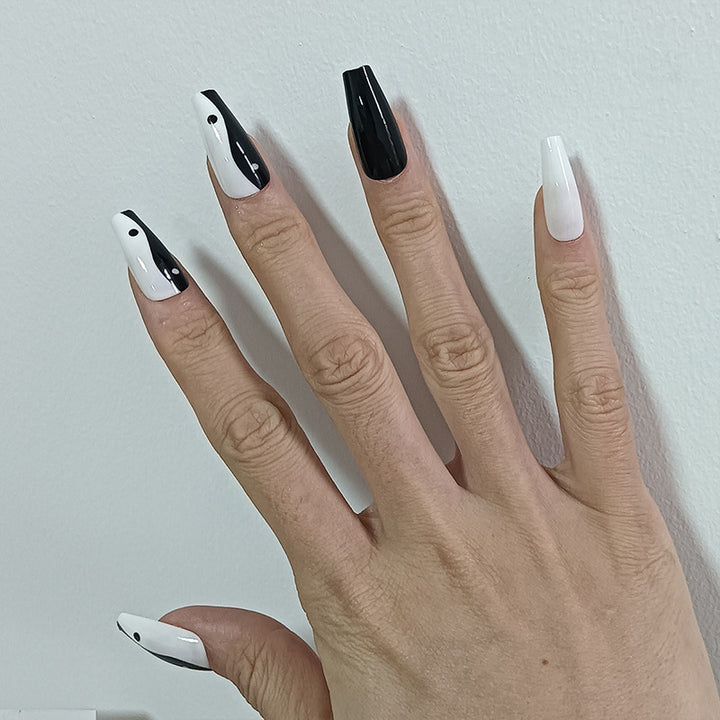 Artificial nails with Yin-Yang design Kalsten