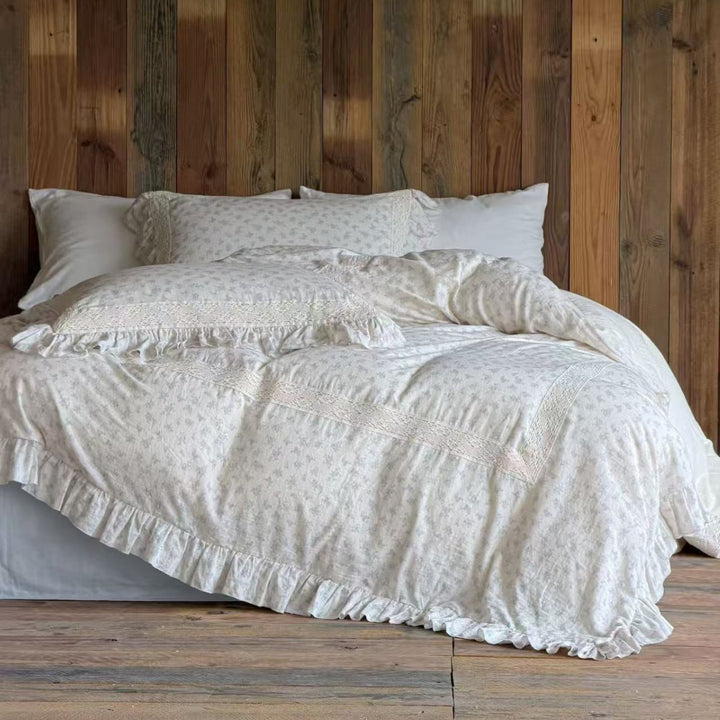 Bedding set made of cotton-linen with ruffled hem and lace decoration