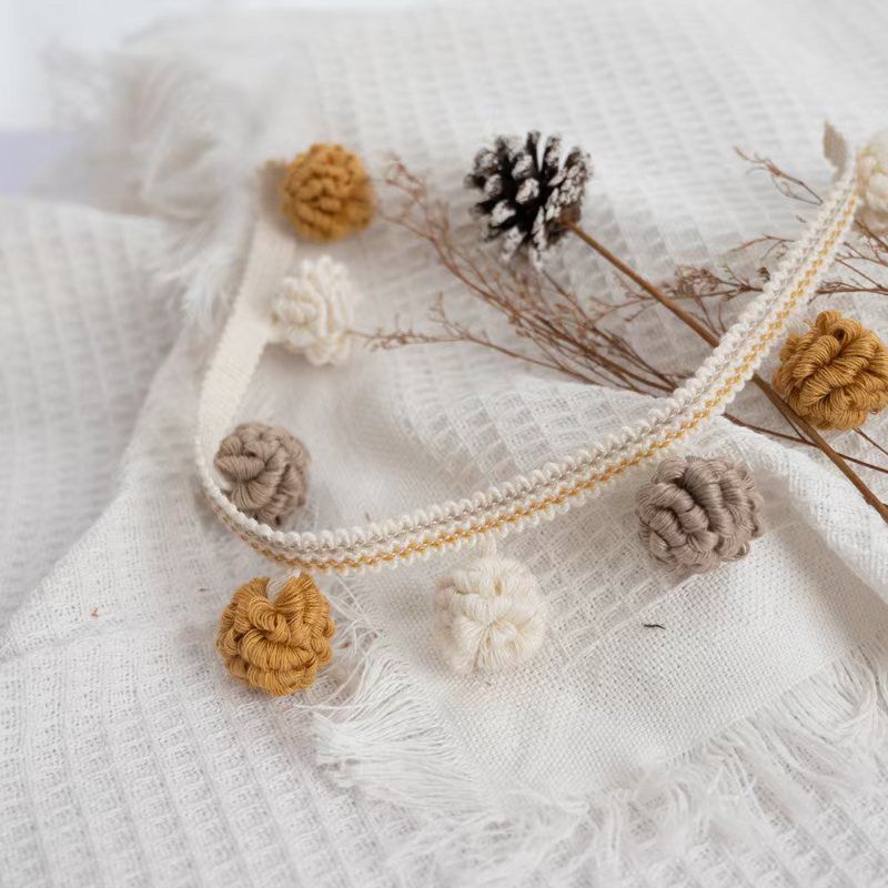 Decorative border with pompons Kalsten