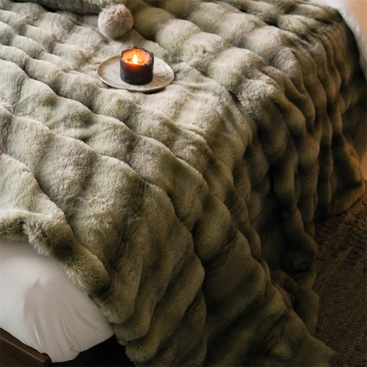 Luxurious faux fur throw blanket with extra soft pile Kalsten