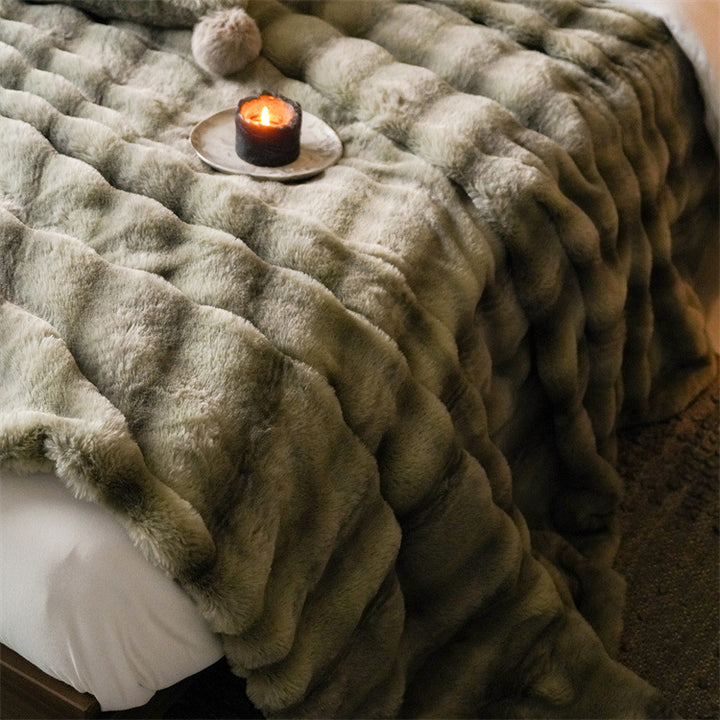 Luxurious faux fur throw blanket with extra soft pile Kalsten