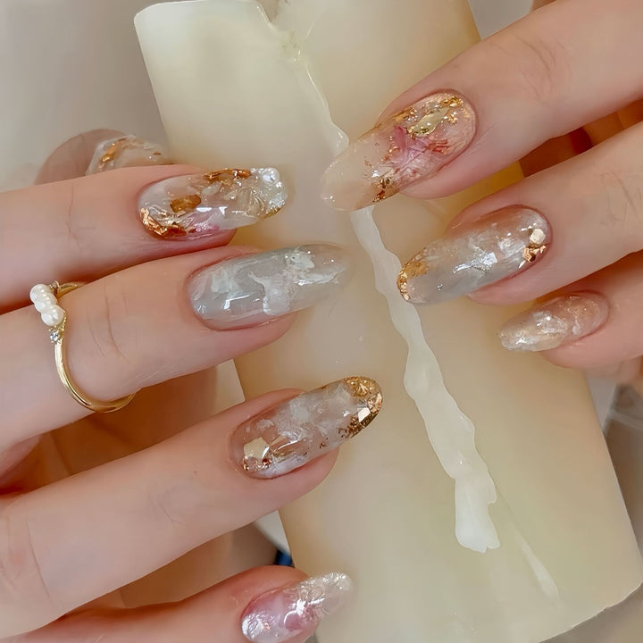 Artificial nails with glamorous metallic details and sparkling design Kalsten